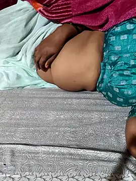 POOJACOUPLE online show from December 15, 2025, 6:34 pm