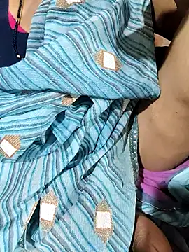 Snapshot of POOJACOUPLE chatting on January 16, 2026, 9:24 am POOJACOUPLE online show from January 16, 2026, 9:24 am