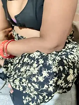 Snapshot of POOJACOUPLE chatting on January 18, 2026, 8:40 am POOJACOUPLE online show from January 18, 2026, 8:40 am