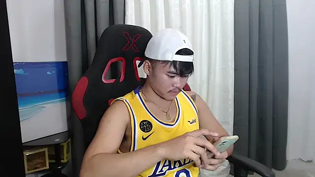 hot emman online show from September 18, 2025, 8:27 am