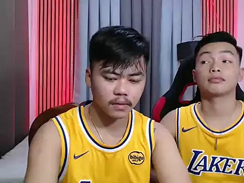 hot emman online show from November 24, 2025, 6:46 am