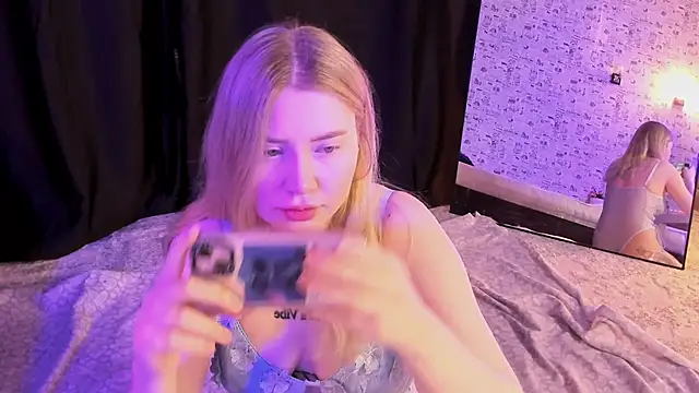 Lillie Berry online show from November 15, 2025, 4:21 am