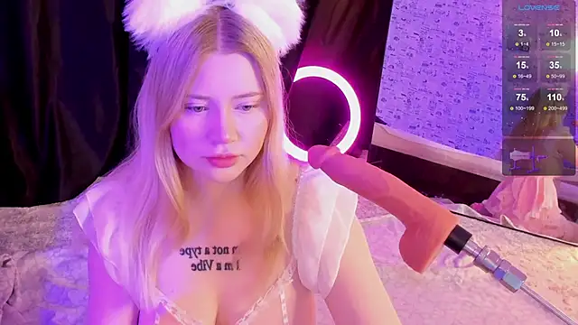 Lillie Berry online show from November 26, 2025, 4:24 am