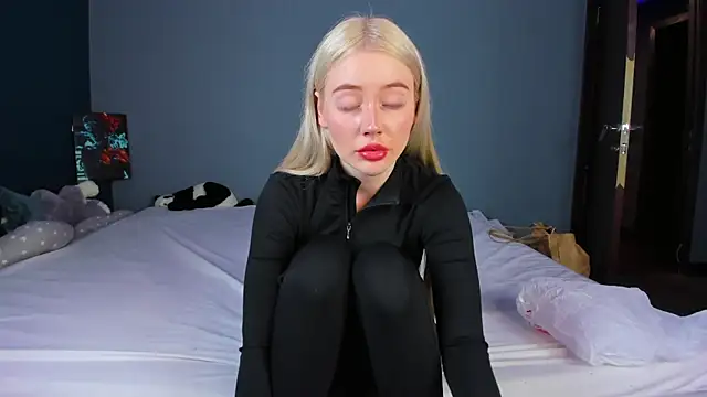 Lillie Berry online show from June 27, 2026, 5:34 am