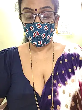 sweet-lotus online show from November 22, 2025, 5:28 am