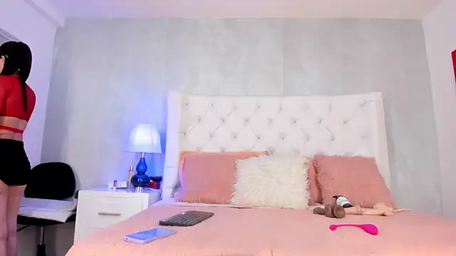 Yara Bliss  online show from October 8, 2025, 2:14 pm