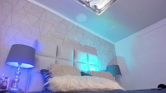 Yara Bliss  online show from December 13, 2025, 7:53 pm