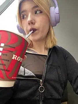 Snapshot of Cherry___Blossom chatting on October 25, 2025, 11:07 am Cherry Blossom online show from October 25, 2025, 11:07 am