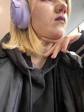 Snapshot of Cherry___Blossom chatting on October 27, 2025, 11:03 am Cherry Blossom online show from October 27, 2025, 11:03 am