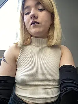 Snapshot of Cherry___Blossom chatting on November 4, 2025, 10:47 am Cherry Blossom online show from November 4, 2025, 10:47 am