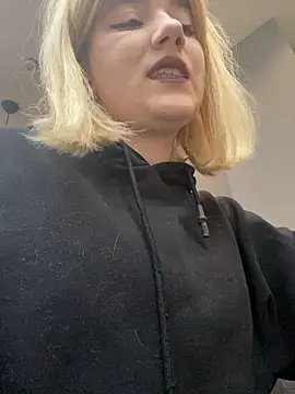 Snapshot of Cherry___Blossom chatting on November 13, 2025, 9:19 am Cherry Blossom online show from November 13, 2025, 9:19 am