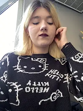 Snapshot of Cherry___Blossom chatting on November 15, 2025, 9:28 am Cherry Blossom online show from November 15, 2025, 9:28 am