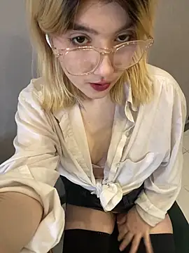 Snapshot of Cherry___Blossom chatting on December 15, 2025, 9:13 am Cherry Blossom online show from December 15, 2025, 9:13 am