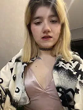 Snapshot of Cherry___Blossom chatting on December 18, 2025, 9:15 am Cherry Blossom online show from December 18, 2025, 9:15 am