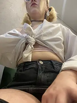 Snapshot of Cherry___Blossom chatting on December 20, 2025, 10:11 am Cherry Blossom online show from December 20, 2025, 10:11 am