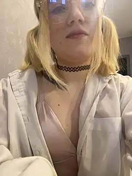 Snapshot of Cherry___Blossom chatting on December 21, 2025, 10:11 am Cherry Blossom online show from December 21, 2025, 10:11 am