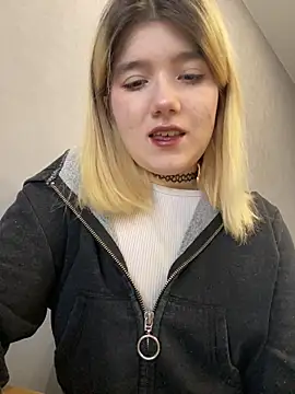 Snapshot of Cherry___Blossom chatting on January 15, 2026, 9:25 am Cherry Blossom online show from January 15, 2026, 9:25 am