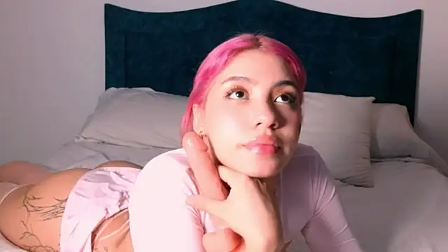 angelinhaaa online show from November 16, 2025, 3:34 am