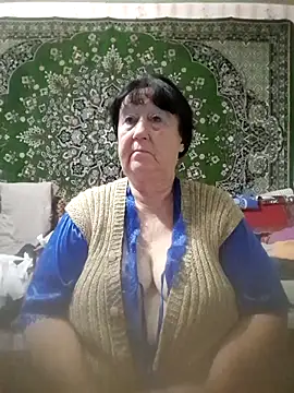 CrystalLime6411 online show from September 18, 2025, 6:04 am