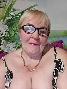 VioletSweet5566 online show from November 8, 2025, 6:18 pm