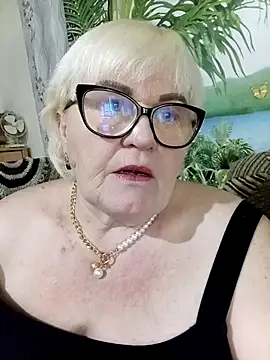 VioletSweet5566 online show from May 17, 2026, 1:29 pm