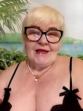 VioletSweet5566 online show from May 19, 2026, 12:44 pm
