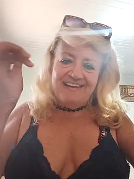 Snapshot of Belladama61 chatting on April 28, 2026, 11:26 am Belladama61 online show from April 28, 2026, 11:26 am