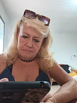 Snapshot of Belladama61 chatting on May 26, 2026, 10:44 am Belladama61 online show from May 26, 2026, 10:44 am