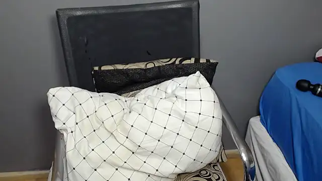 Snapshot of Ozimpho chatting on February 7, 2026, 10:41 am Ozimpho online show from February 7, 2026, 10:41 am