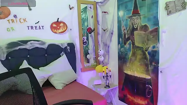 SamantaSweett  online show from October 18, 2025, 2:07 pm