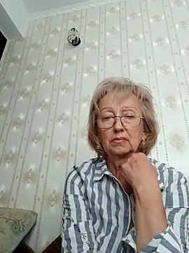 AlikaSwan5821 online show from September 9, 2025, 12:48 pm