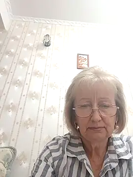 AlikaSwan5821 online show from October 7, 2025, 1:52 pm