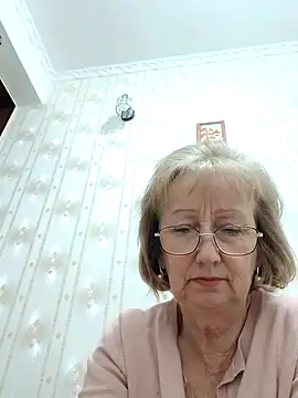 AlikaSwan5821 online show from November 4, 2025, 7:46 pm