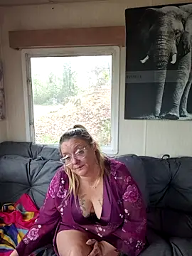 Snapshot of Misspapillon1840 chatting on November 6, 2025, 9:21 am Misspapillon1840 online show from November 6, 2025, 9:21 am