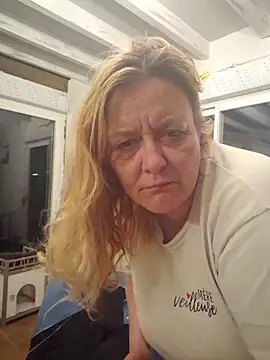 Snapshot of Misspapillon1840 chatting on March 12, 2026, 1:23 am Misspapillon1840 online show from March 12, 2026, 1:23 am