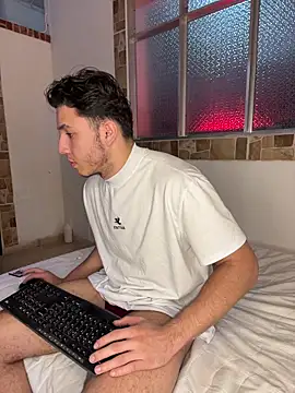 max valiant1 online show from November 7, 2025, 9:04 pm