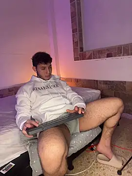 max valiant1 online show from November 14, 2025, 8:18 pm