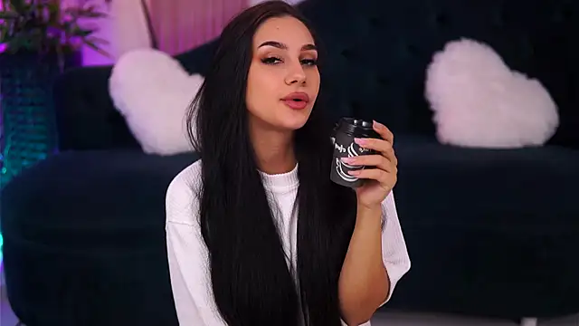 NinaSolenne online show from November 23, 2025, 7:35 pm