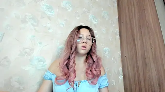 Stephanie Hills online show from September 10, 2025, 7:41 am