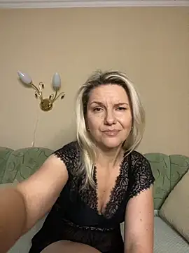 AliceSwan4011 online show from November 25, 2025, 2:06 pm