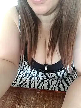 Snapshot of Madam-bezoul- chatting on January 17, 2026, 12:43 pm Madam-bezoul- online show from January 17, 2026, 12:43 pm