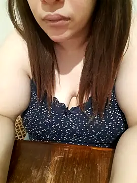 Snapshot of Madam-bezoul- chatting on February 10, 2026, 3:32 am Madam-bezoul- online show from February 10, 2026, 3:32 am