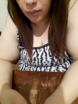 Snapshot of Madam-bezoul- chatting on March 1, 2026, 7:38 pm Madam-bezoul- online show from March 1, 2026, 7:38 pm