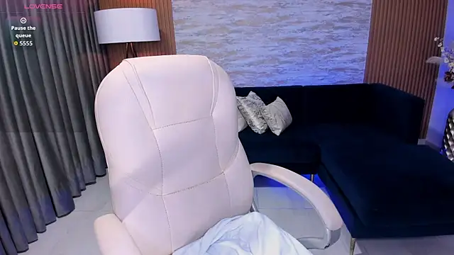 Snapshot of karlie_small chatting on July 16, 2026, 3:23 am karlie small online show from July 16, 2026, 3:23 am