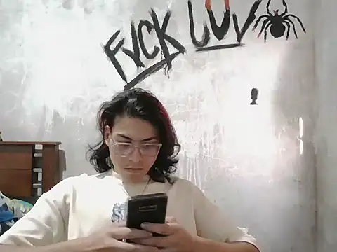 dirty model online show from April 8, 2026, 10:10 pm