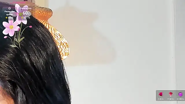 VioletHilton online show from September 22, 2025, 6:32 pm