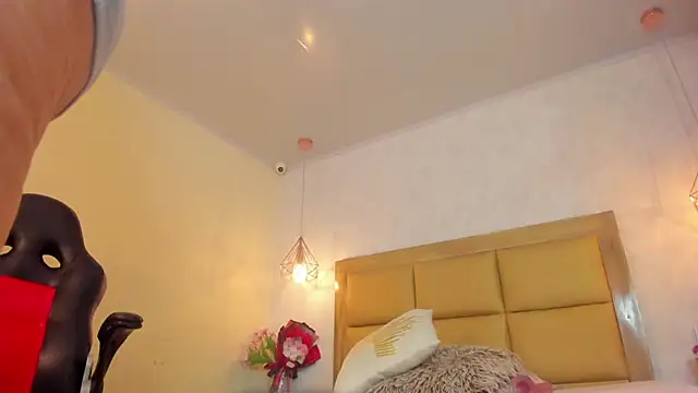 Snapshot of MELISSAROUGE chatting on April 22, 2026, 7:37 pm MELISSAROUGE online show from April 22, 2026, 7:37 pm