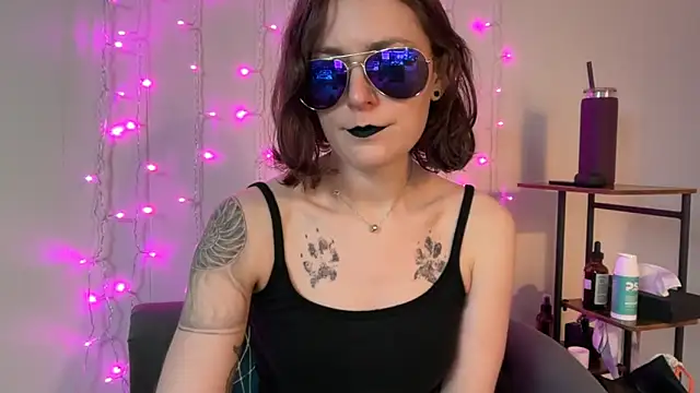 Snapshot of mistressannafoxx chatting on October 24, 2025, 8:38 pm mistressannafoxx online show from October 24, 2025, 8:38 pm