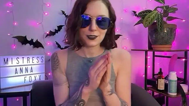 Snapshot of mistressannafoxx chatting on October 28, 2025, 5:26 pm mistressannafoxx online show from October 28, 2025, 5:26 pm