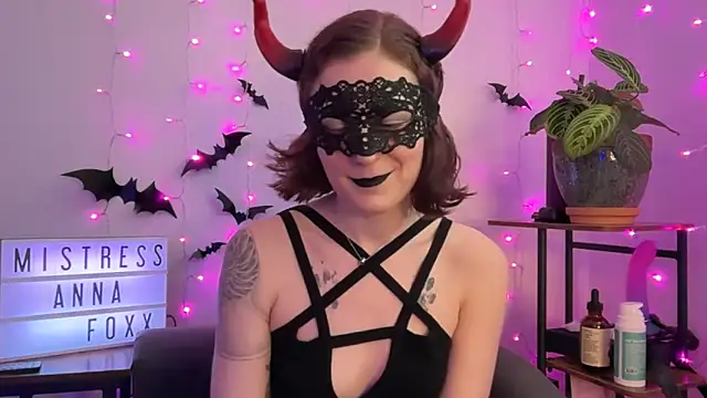 Snapshot of mistressannafoxx chatting on October 30, 2025, 9:15 pm mistressannafoxx online show from October 30, 2025, 9:15 pm